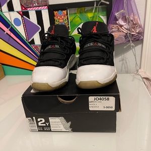 Jordan 11 Retro Low Tuxedo 2Y